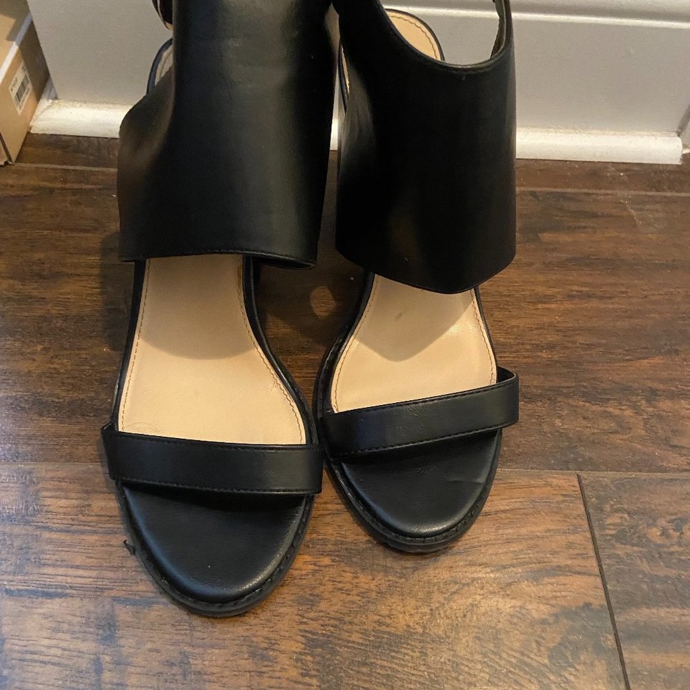 Forever 21 Black sandals Size 10